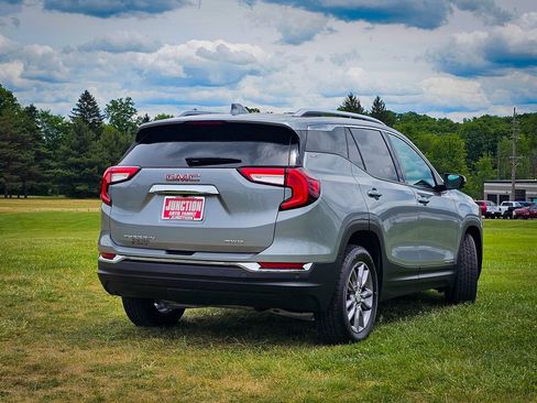 Used 2023 GMC Terrain SLT w/ Tech Package AWD/4WD image 4