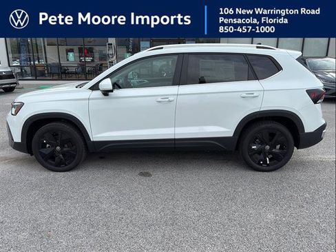 New 2026 Volkswagen Taos SE image 1