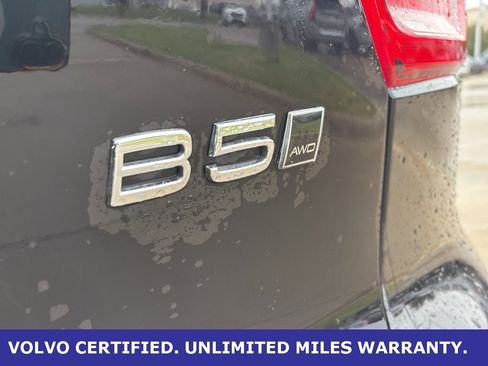 Used 2024 Volvo XC40 B5 Ultimate w/ Protection Package Premier image 9