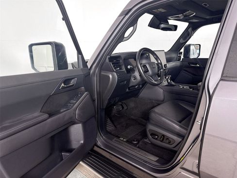 Used 2024 Lexus GX 550 w/ Accessory Package (Z1) AWD/4WD image 3