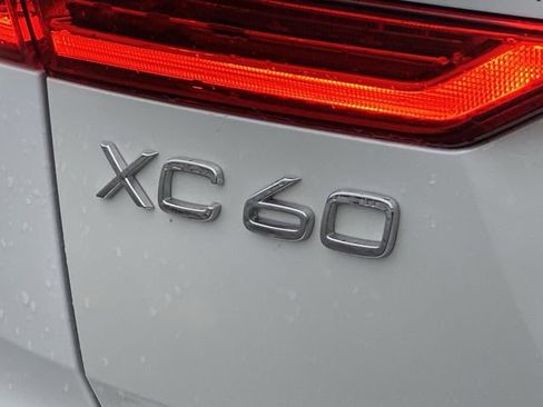 Used 2023 Volvo XC60 B5 Plus image 30