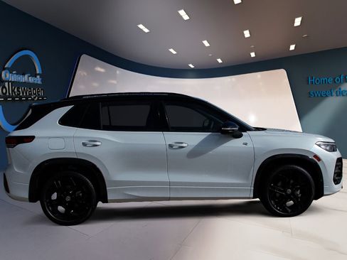 New 2026 Volkswagen Tiguan SE R-Line FWD image 4