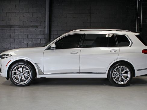 Used 2022 BMW X7 xDrive40i w/ Executive Package AWD/4WD image 3