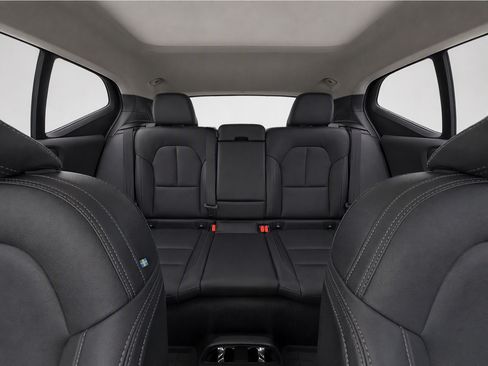 Used 2024 Volvo XC40 B5 Ultimate w/ Climate Package AWD/4WD image 17