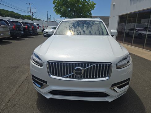 Certified 2024 Volvo XC90 B6 Ultimate w/ Lounge Package AWD/4WD image 2