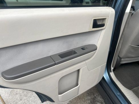 Used 2011 Ford Escape XLT w/ Class II Trailer Tow Pkg image 7