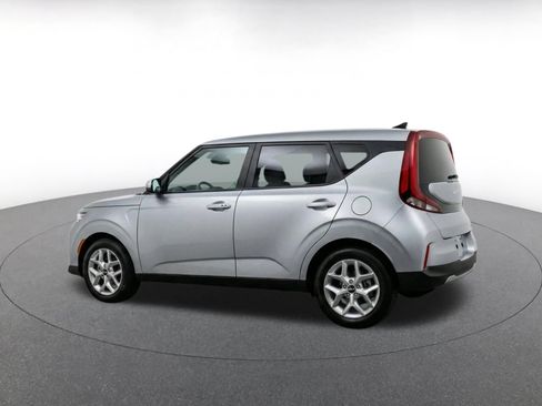 Used 2025 Kia Soul LX w/ LX Technology Package FWD image 6