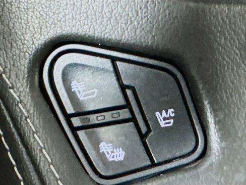 Used 2016 GMC Yukon SLT image 23