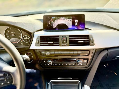 Used 2014 BMW 320i Sedan image 25