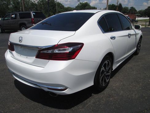 Used 2017 Honda Accord EX-L image 16