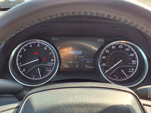 Certified 2019 Toyota Camry XLE FWD image 16