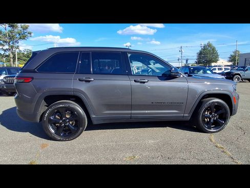 Certified 2023 Jeep Grand Cherokee Altitude AWD/4WD image 9