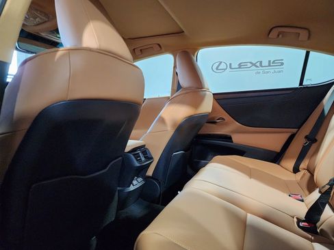 Used 2024 Lexus ES 300h w/ Premium Package image 26