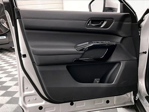 New 2025 Nissan Pathfinder SV w/ Black Appearance Package image 29