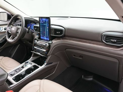 Certified 2023 Ford Explorer Platinum w/ Technology Package AWD/4WD image 26