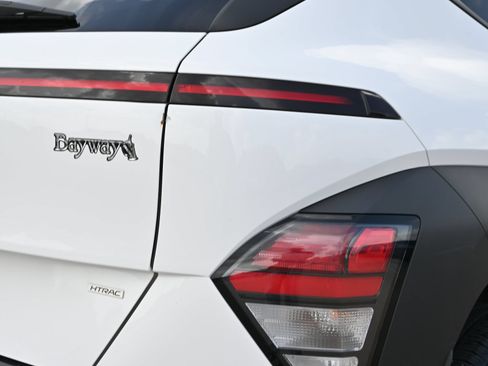 Used 2025 Hyundai Kona SEL AWD/4WD image 21