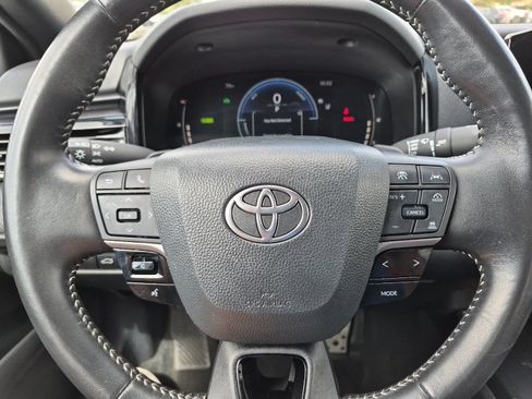 Used 2025 Toyota Camry SE FWD image 20