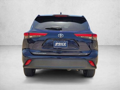 Used 2021 Toyota Highlander LE FWD image 6