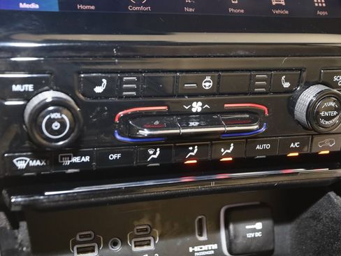 Used 2022 Jeep Grand Cherokee L Limited image 38