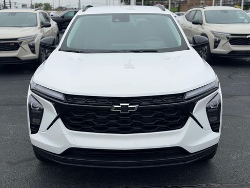New 2026 Chevrolet Trax LT w/ Driver Confidence Package FWD image 2