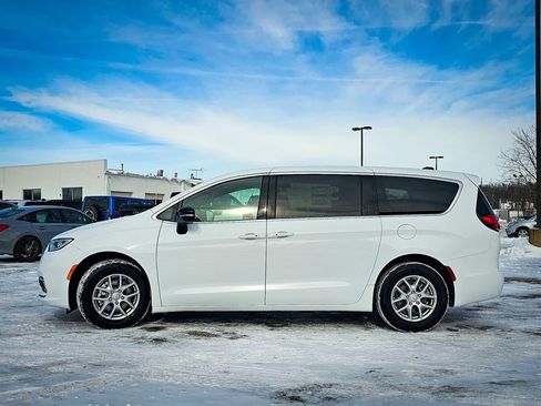 New 2026 Chrysler Pacifica Select image 6