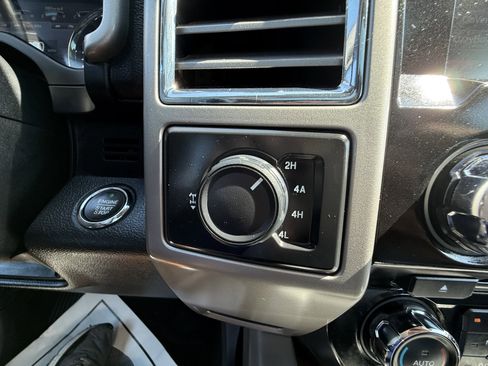 Used 2015 Ford F150 Lariat image 29