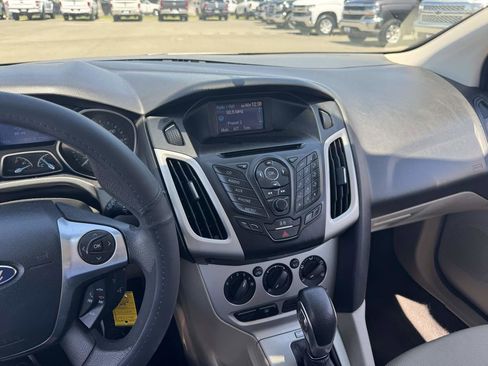Used 2013 Ford Focus SE FWD image 25