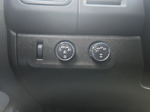 Used 2019 Chevrolet Colorado LT w/ Colorado RST Special Edition image 18