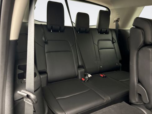 Used 2023 Nissan Pathfinder SL AWD/4WD image 19