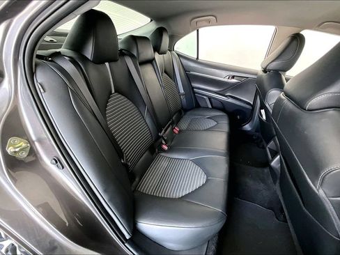 Used 2020 Toyota Camry SE FWD image 32