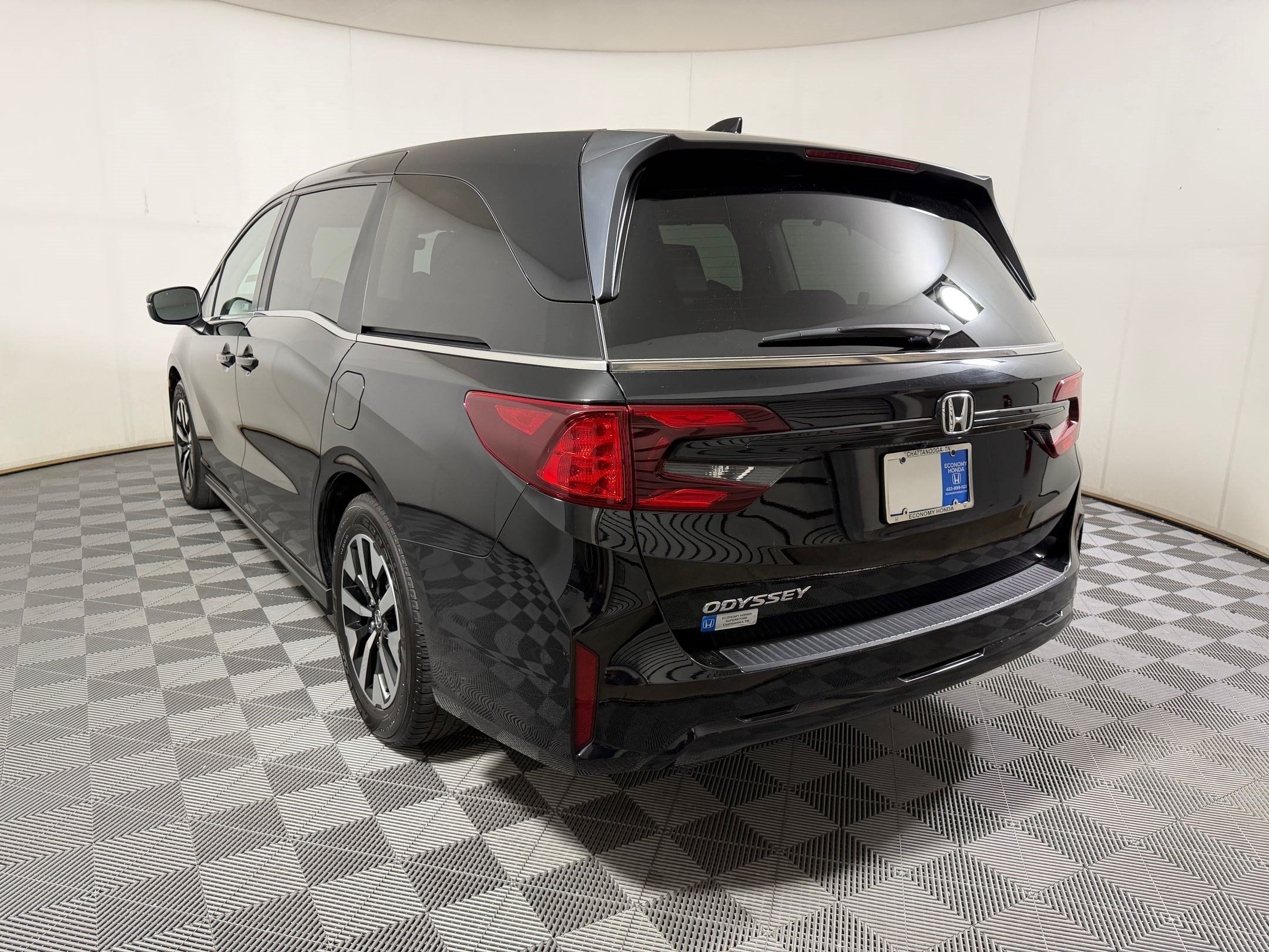 Used 2025 Honda Odyssey EX-L image 2