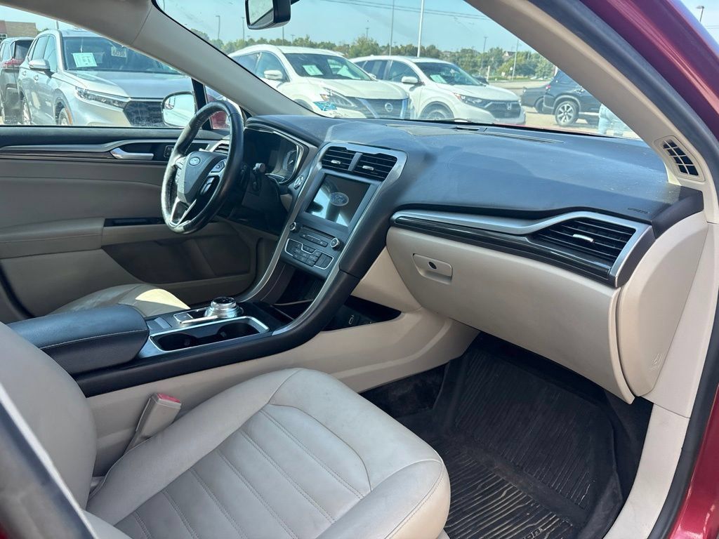 Used 2017 Ford Fusion SE w/ Fusion SE Technology Package FWD image 25