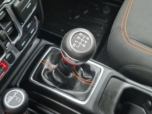 Used 2022 Jeep Gladiator Mojave w/ Cold Weather Group AWD/4WD image 32