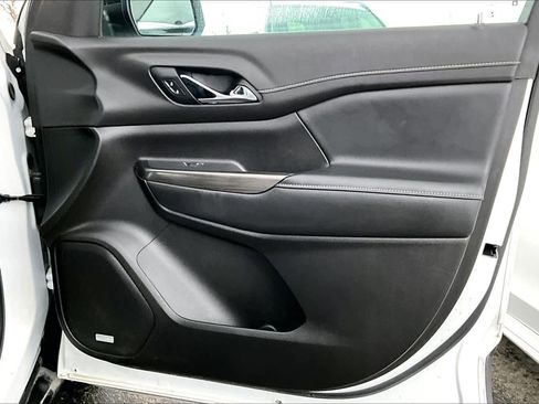 Used 2022 GMC Acadia SLT w/ Elevation Edition image 23