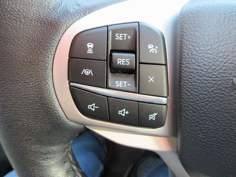 Used 2023 Ford Explorer XLT w/ Equipment Group 202A image 12