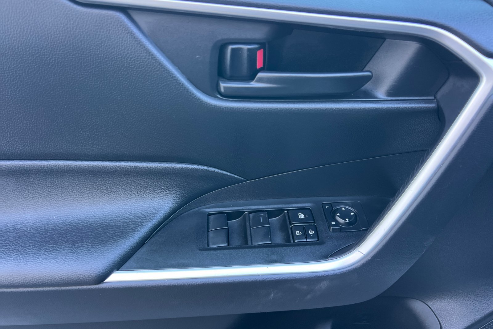 Certified 2024 Toyota RAV4 LE AWD/4WD image 11
