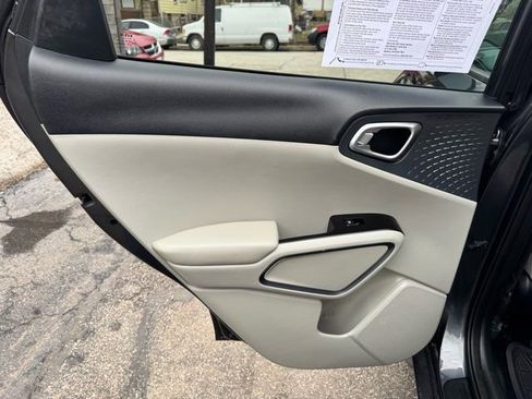 Used 2022 Kia Soul EX image 21