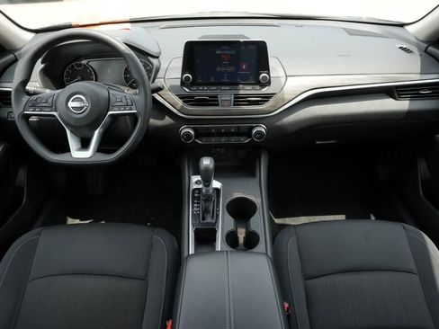 Used 2025 Nissan Altima 2.5 SV FWD image 7