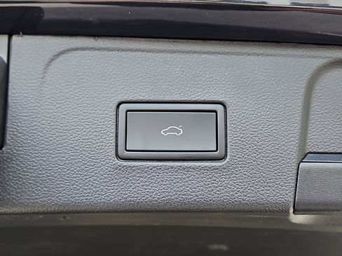 Certified 2023 Volkswagen Atlas SE image 7