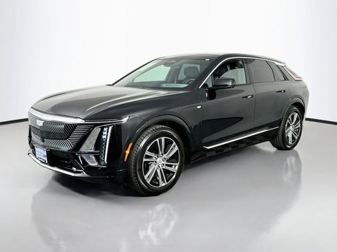 Used 2024 Cadillac Lyriq Luxury AWD/4WD image 3