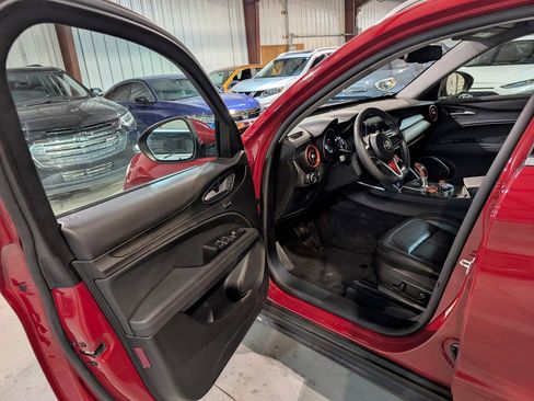 Used 2019 Alfa Romeo Stelvio AWD image 15