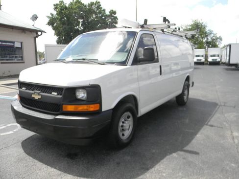 Used 2017 Chevrolet Express 2500 image 4