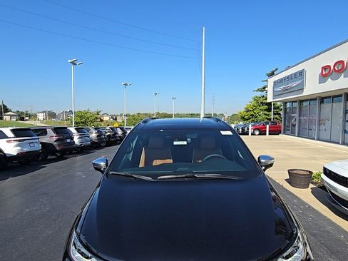 New 2026 Chrysler Pacifica Pinnacle w/ Trailer Tow Group image 4