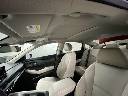 Used 2025 Honda Accord SE image 18