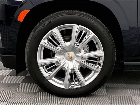 Used 2024 Chevrolet Suburban High Country image 8