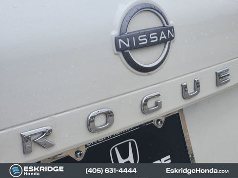 Used 2023 Nissan Rogue SL w/ SL Premium Package image 11