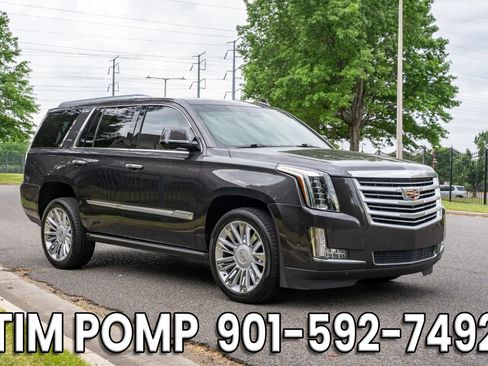 Used 2018 Cadillac Escalade Platinum AWD/4WD image 4