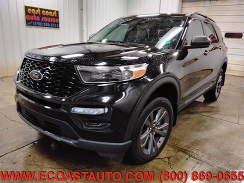 Used 2021 Ford Explorer XLT w/ Equipment Group 202A image 4