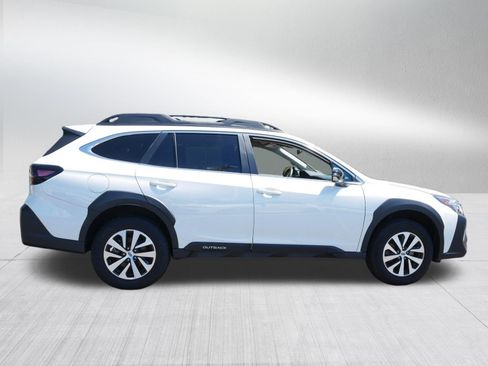 Used 2025 Subaru Outback Premium AWD/4WD image 8
