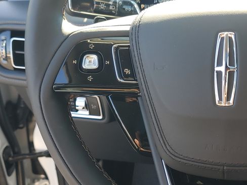 New 2026 Lincoln Aviator AWD image 16